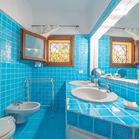 Il Varo - By Searly Порто-Черво