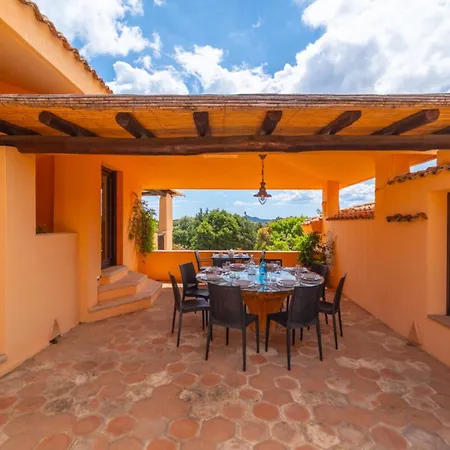 Il Varo - By Searly Порто-Черво